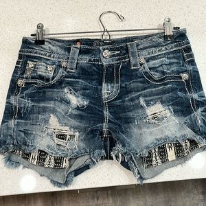 Super sexy natural distressed shorts